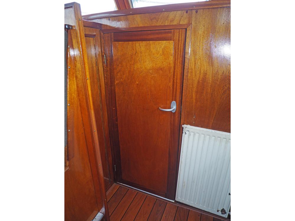 Cabin en avant, H&eacute;bergements